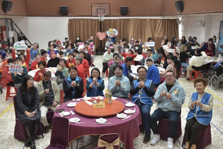 市公所透過外燴方式提前讓院生們圍爐過年，希望在歲未年終時能為院生帶來滿滿的愛與溫暖。