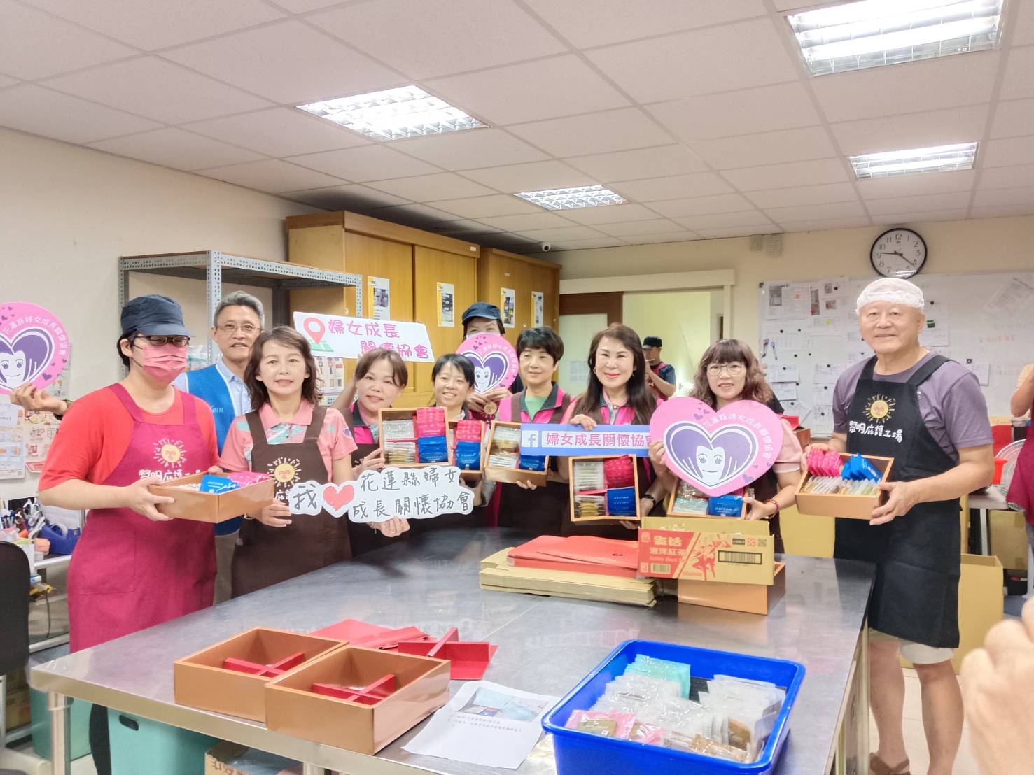 張美慧支持黎明庇護工場 巧遇東華生科教授 採買添購另開同學會 聆聽地方民情(標題圖檔)