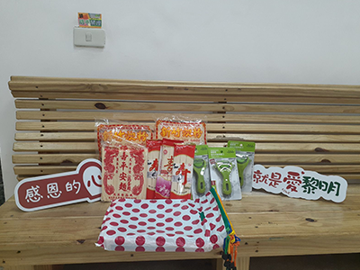 感謝善心人士謝女士-捐贈愛心米粉、麵條、削皮刀、資料袋等物資(標題圖檔)
