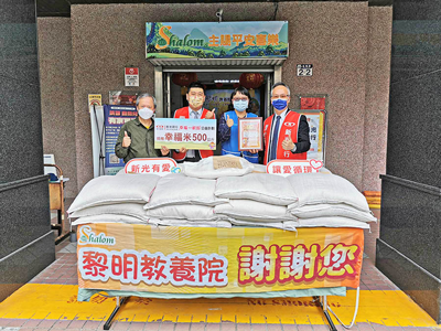 新光銀行捐贈稻寶地幸福農白米500公斤 支持花蓮黎明心智障礙服務(標題圖檔)